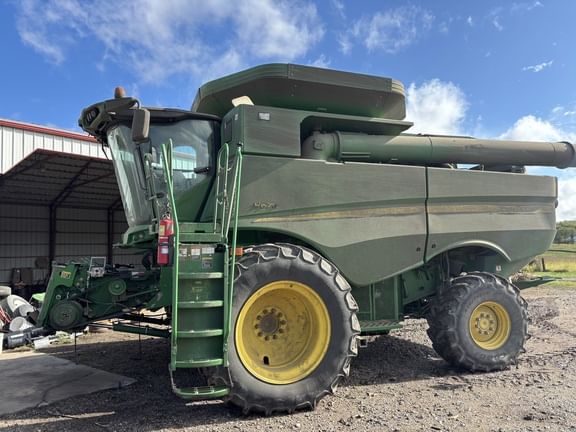 2013 John Deere S670 Equipment Image0