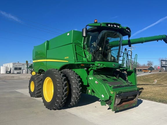 Main image John Deere S670