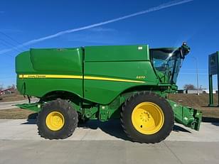 Main image John Deere S670 1