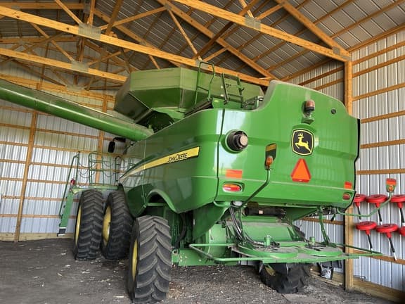 Image of John Deere S670 equipment image 2