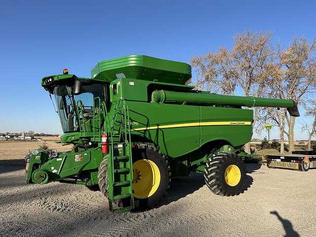 Image of John Deere S670 equipment image 1