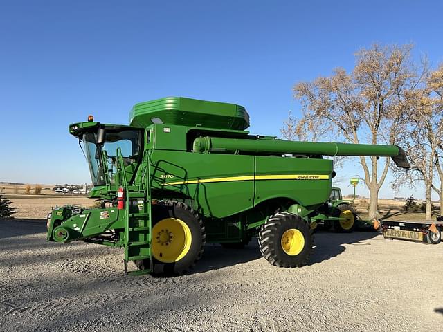 Image of John Deere S670 equipment image 2