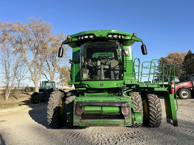 Image of John Deere S670 equipment image 4