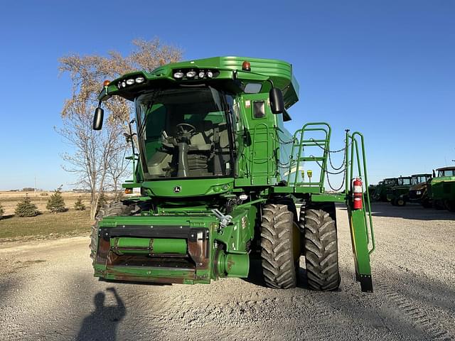 Image of John Deere S670 equipment image 3