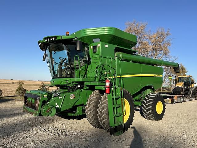 Image of John Deere S670 equipment image 2