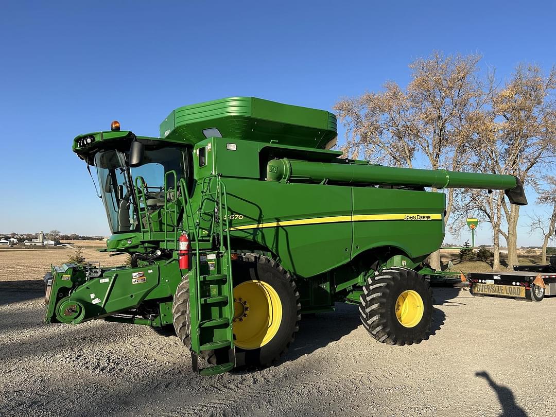 Image of John Deere S670 Primary image