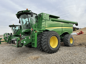 Main image John Deere S670