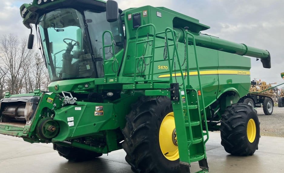 2019 John Deere S670 Equipment Image0