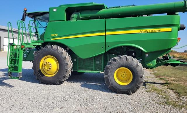 Image of John Deere S670 equipment image 1