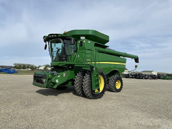 Image of John Deere S670 equipment image 2