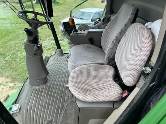 Image of John Deere S670 equipment image 4