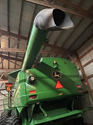 Image of John Deere S670 equipment image 4