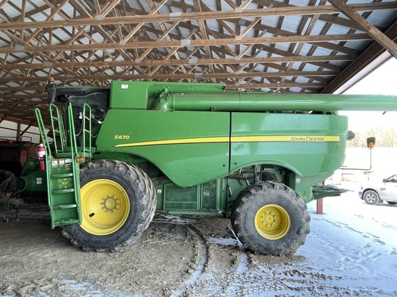 Main image John Deere S670