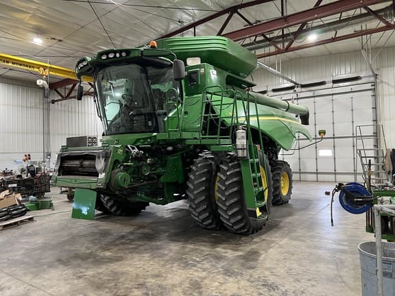Image of John Deere S670 equipment image 2
