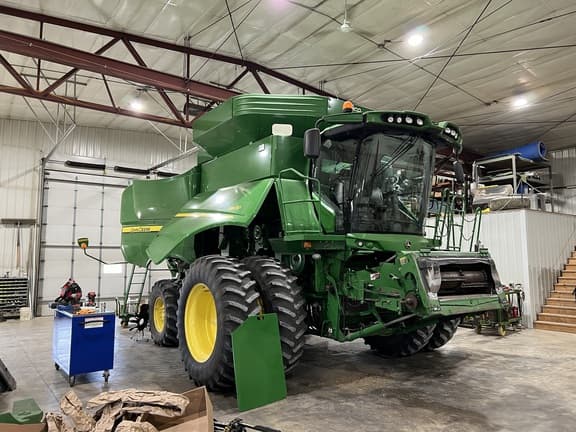 Image of John Deere S670 Primary image