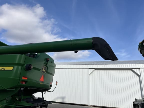Image of John Deere S670 equipment image 2