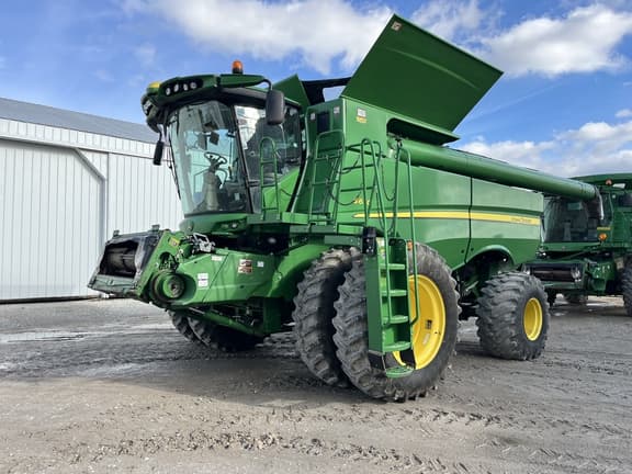 Image of John Deere S670 equipment image 1