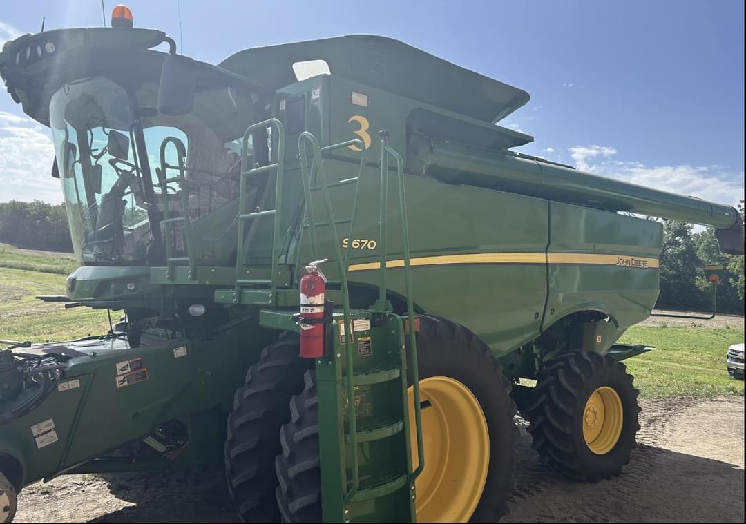 Image of John Deere S670 Image 0