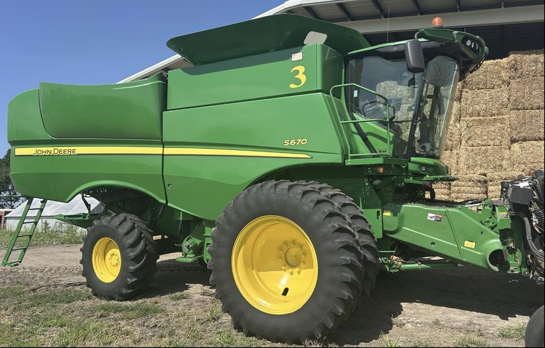 Image of John Deere S670 Image 1