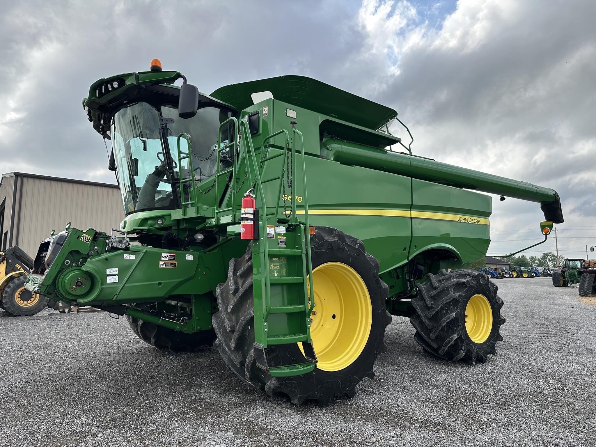 2013 John Deere S670 Equipment Image0