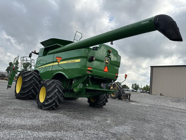 Image of John Deere S670 equipment image 4