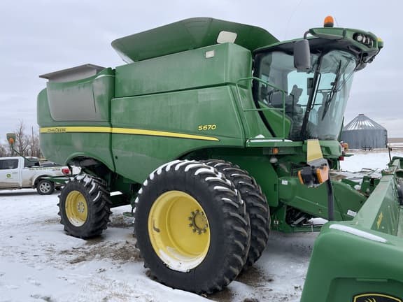 Image of John Deere S670 equipment image 2