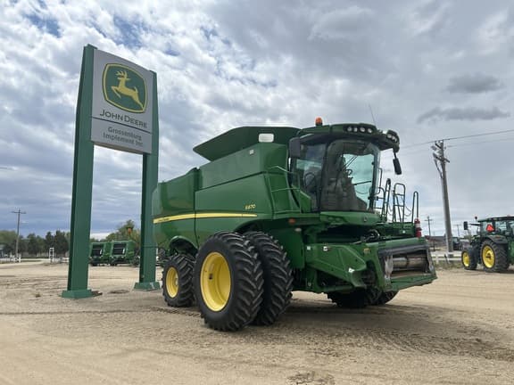 Image of John Deere S670 equipment image 1