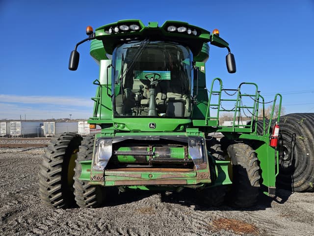 Image of John Deere S670 equipment image 2