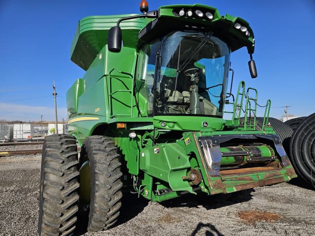 Image of John Deere S670 equipment image 1