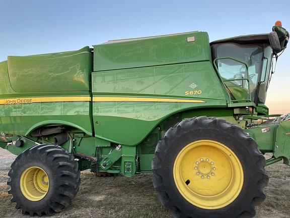 Image of John Deere S670 equipment image 3