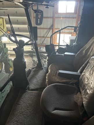 Image of John Deere S670 equipment image 4