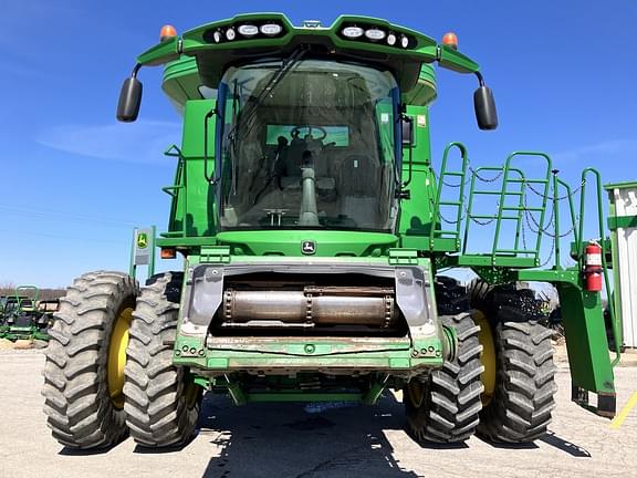 Image of John Deere S670 equipment image 1