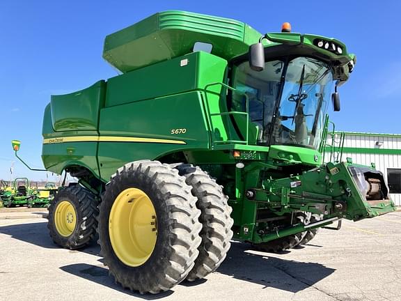 Image of John Deere S670 equipment image 2