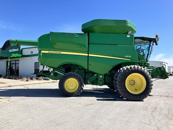 Image of John Deere S670 equipment image 3