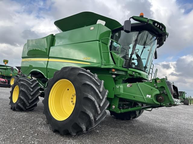 Image of John Deere S670 equipment image 1