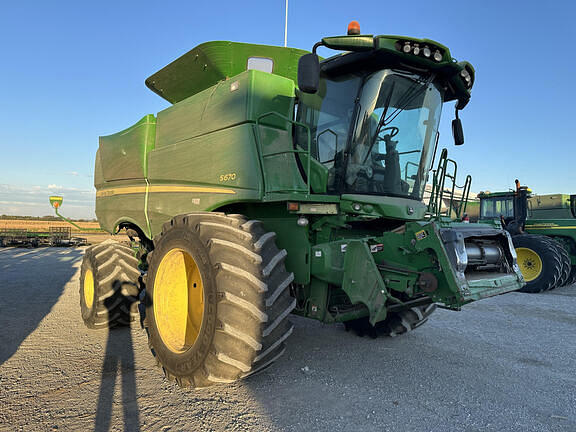 Image of John Deere S670 Image 1