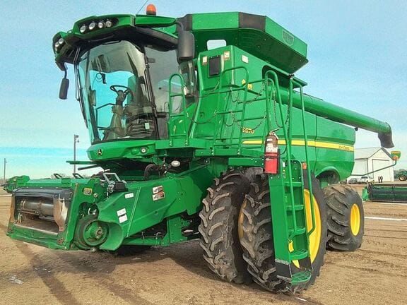 Main image John Deere S670