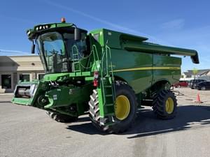 2013 John Deere S670 Image