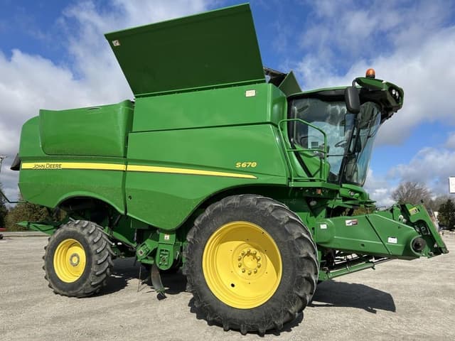 Image of John Deere S670 equipment image 1