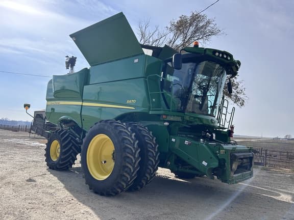 Image of John Deere S670 equipment image 1