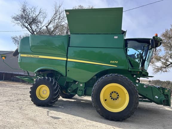 Image of John Deere S670 equipment image 3