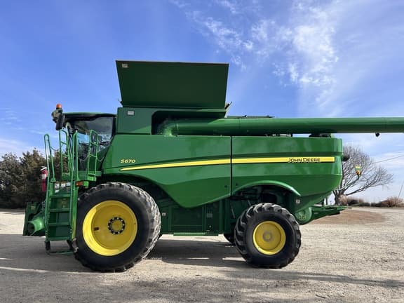 Image of John Deere S670 Primary image