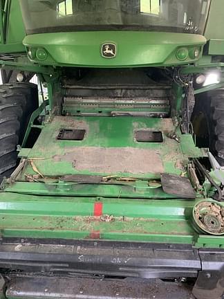 Image of John Deere S670 equipment image 4