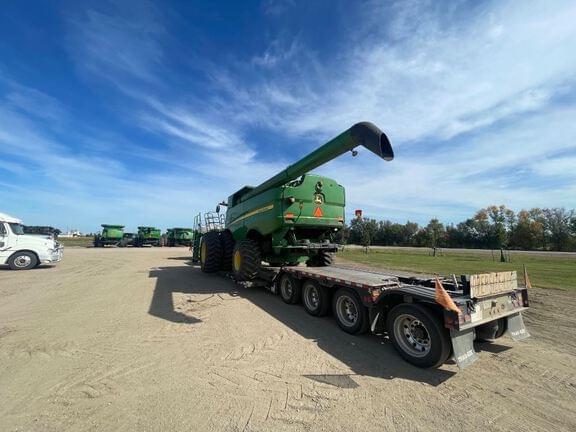 Image of John Deere S670 equipment image 1