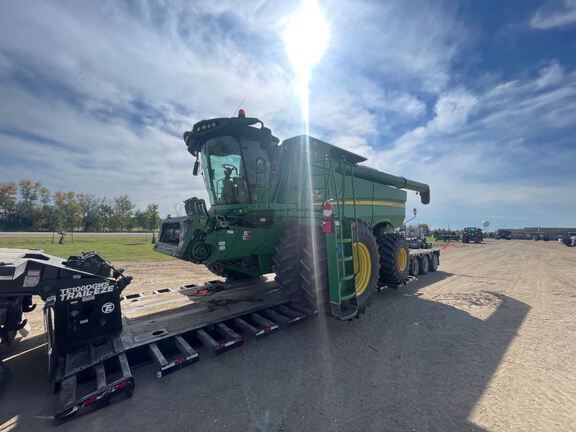 2013 John Deere S670 Equipment Image0