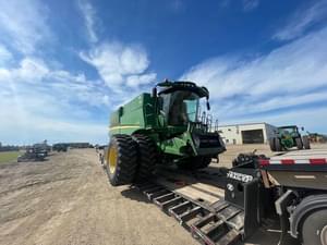 2013 John Deere S670 Image