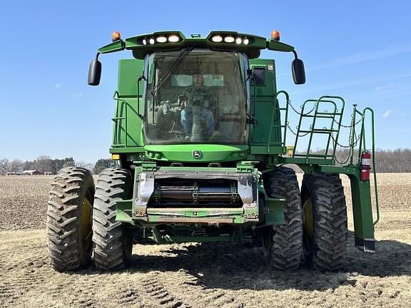 Image of John Deere S670 equipment image 1