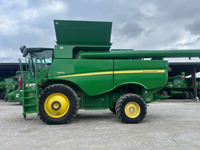 Image of John Deere S670 equipment image 1