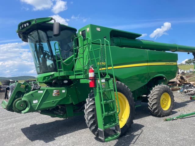 Image of John Deere S670 equipment image 1