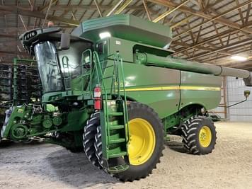 Main image John Deere S670